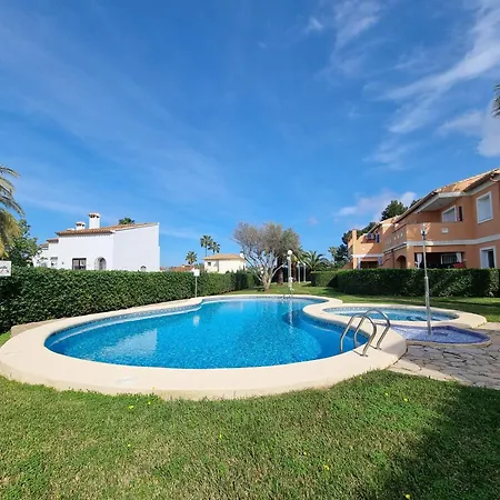 Con Piscina A Un Paso Del Centro * Denia