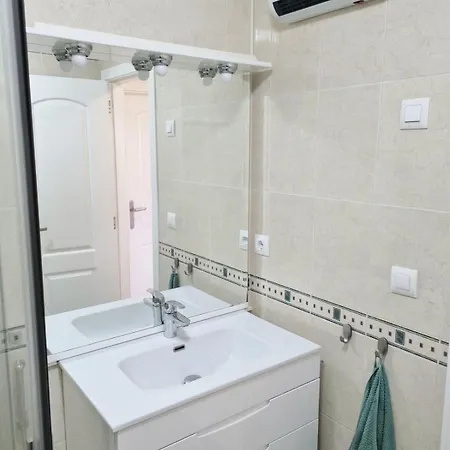 Daire Bello Apartamento Con Piscina Y Parking Gratuito A Un Paso Del Centro *